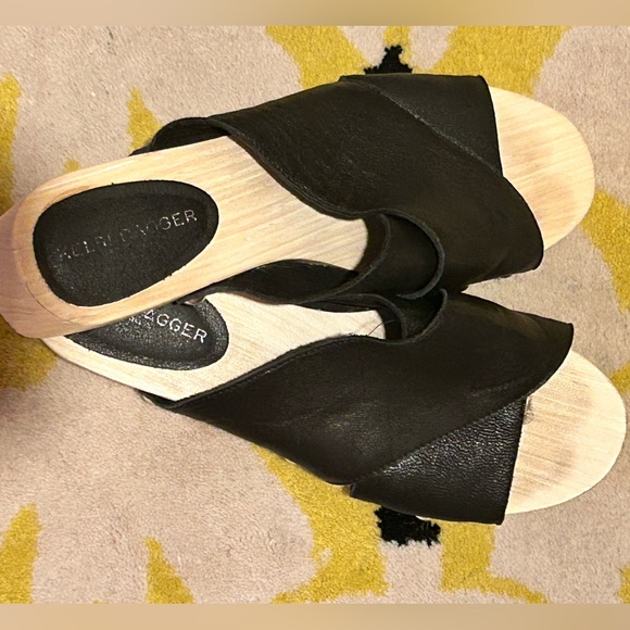 Kelsi Dagger Brooklyn KDB Black Vegan Leather Clog Sandals Sz 37/7 - Picture 4 of 9